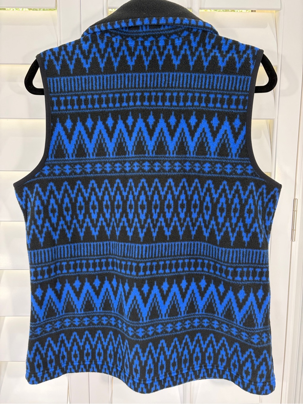 Chaps Black & Blue Nordic Geometric Zip-Front Fleece Vest (L) - Picture 3 of 8